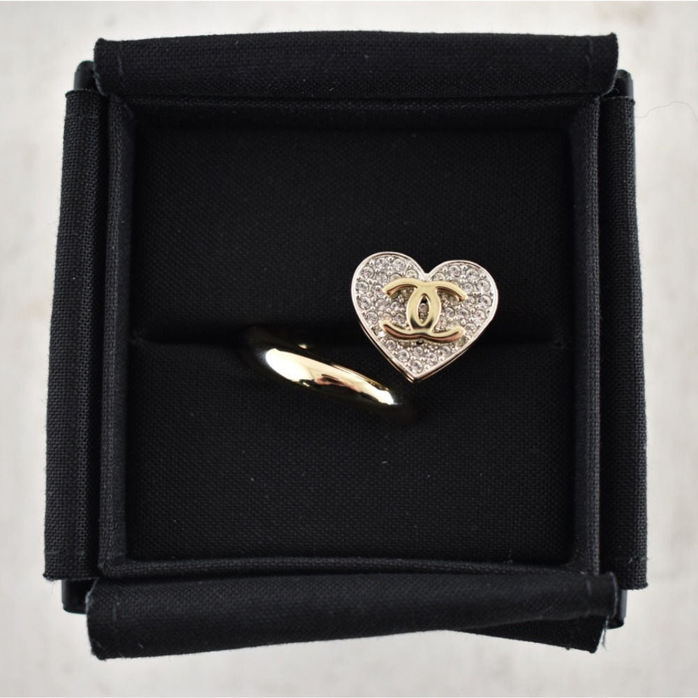 Chanel 26P Silver Gold Crystal Heart CC Logo Spiral Metal Fashion Finger Ring 52 - Picture 9 of 16